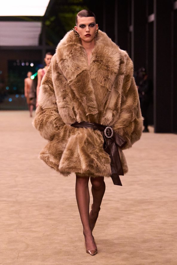 Saint Laurent F26 023.jpg