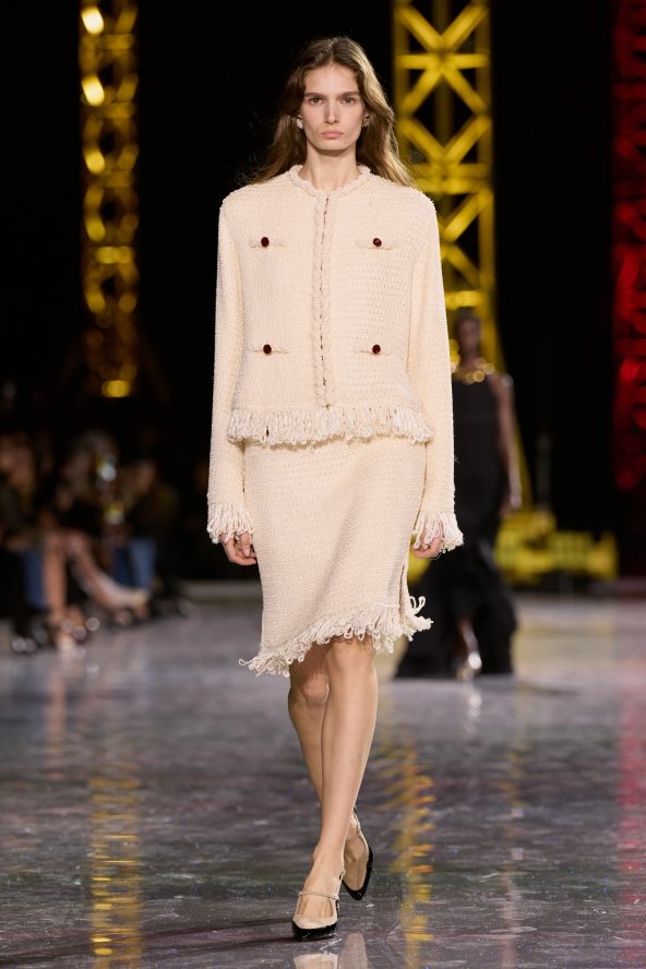 Chanel F26 004.jpg