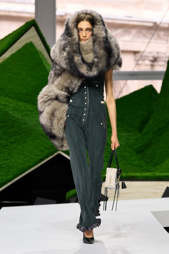 Vuitton F26 017.jpg