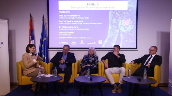 Jelena S. Spasić, moderator i novinar Kurira, prof. dr. Ivan Marković, Institut za onkologiju i radiologiju Srbije; dr Aleksandra Jarić, Institut za onkologiju i radiologiju Srbije; Stevan Vrbaški, Vinaver Medical; prof. dr Ferenc Vicko, državni sekretar.