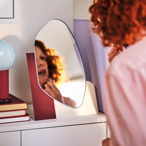 A mirror that moves.jpg