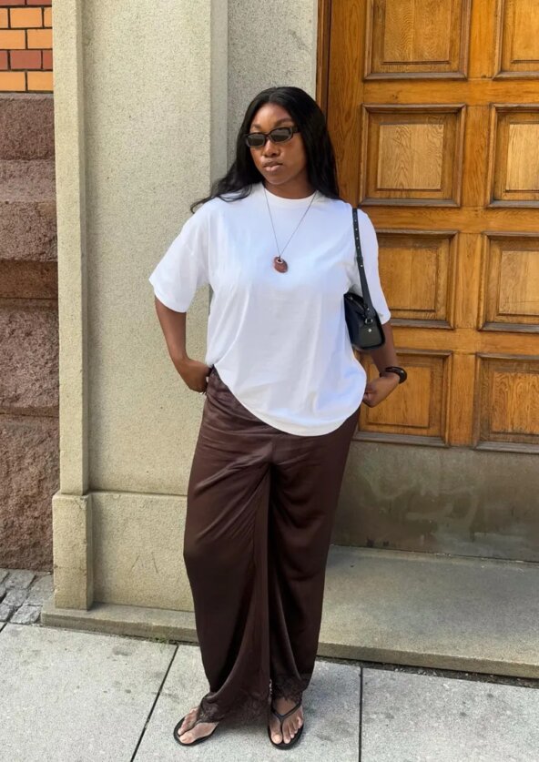 bela majica + pantalone