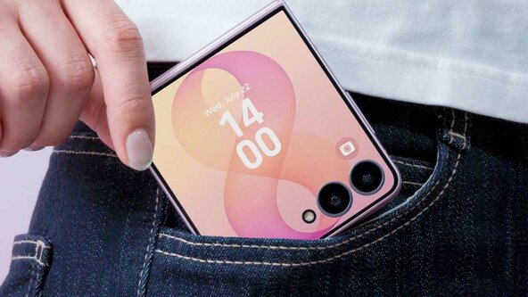 207-lifestyle-product-galaxy-zflip8-7.jpg