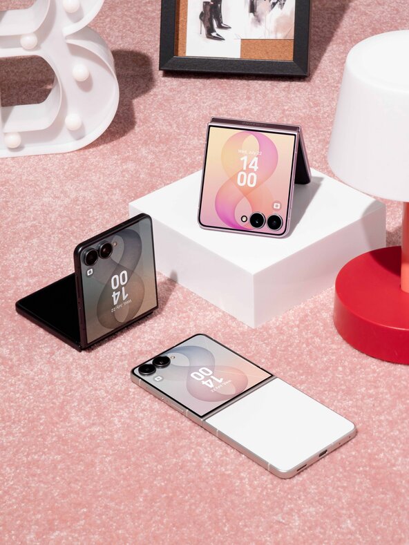 210-lifestyle-product-galaxy-zflip8-family-3.jpg