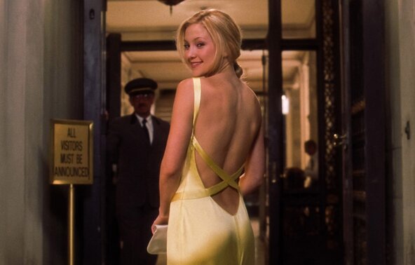 Kate Hudosn u žutoj haljini u filmu How To Lose a Guy in 10 Days.
