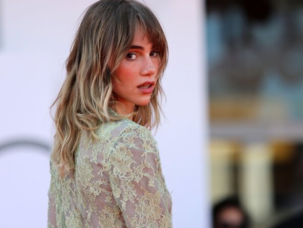 Suki Waterhouse