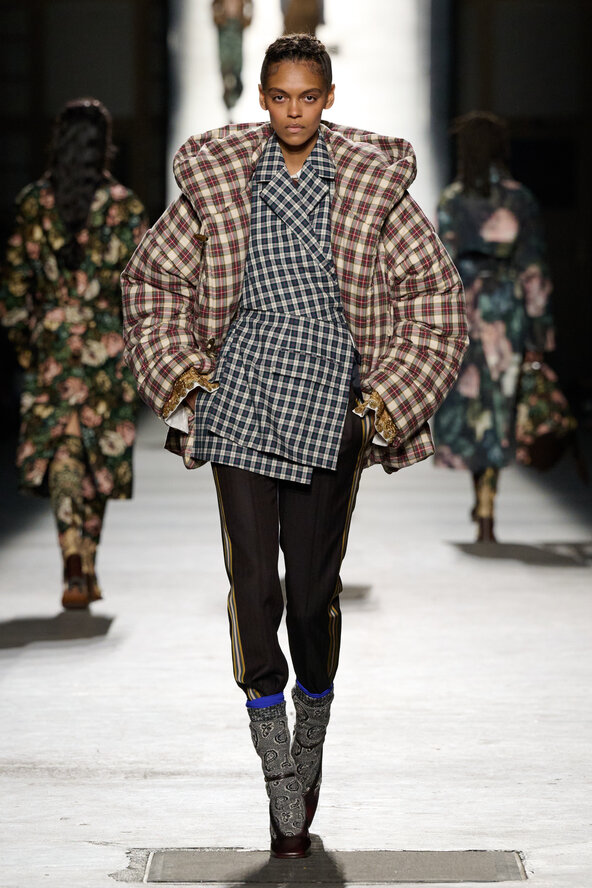 Van Noten F26 029.jpg