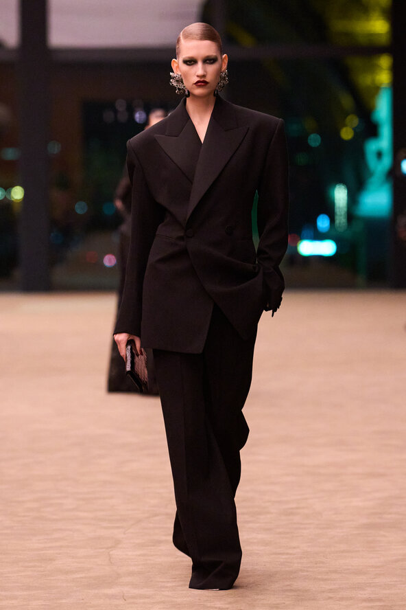 Saint Laurent F26 036.jpg