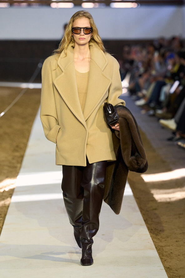 Stella Mccartney F26 010.jpg