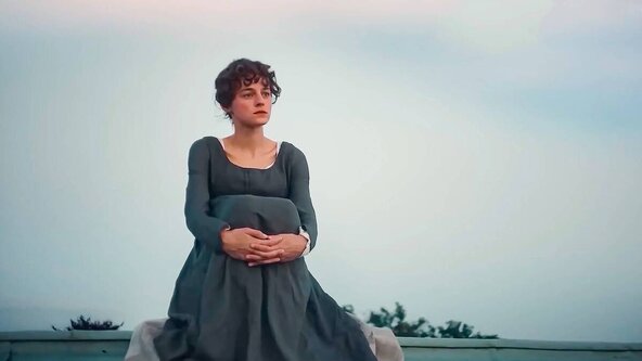 Emma Corrin u Neflixovoj seriji Pride and Prejudice koja je adaptacija istoimenog romana Jane Austen.