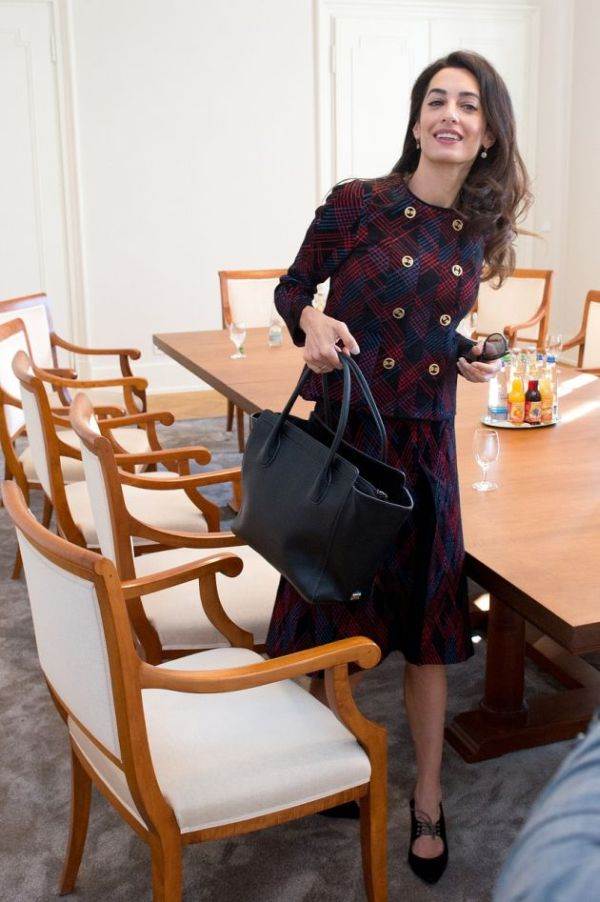 Amal Clooney u najlepšim pantalonama za leto